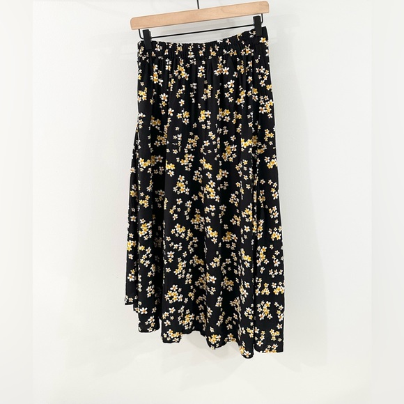 NWT Wednesday’s Girl Midi Skirt With Asymmetric Hem In Ditsy Floral Size Small - Picture 8 of 8